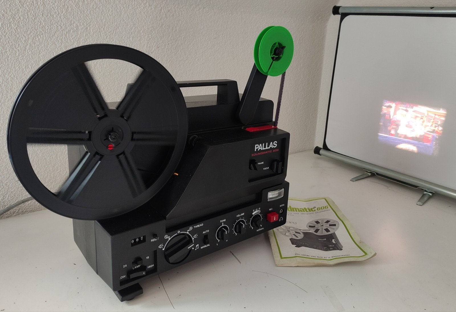 PALLAS SOUNDMATIC 606 SUPER 8 FILMPROJECTOR met GELUID, Audio, Tv en Foto, Filmrollen, Ophalen of Verzenden, 8mm film