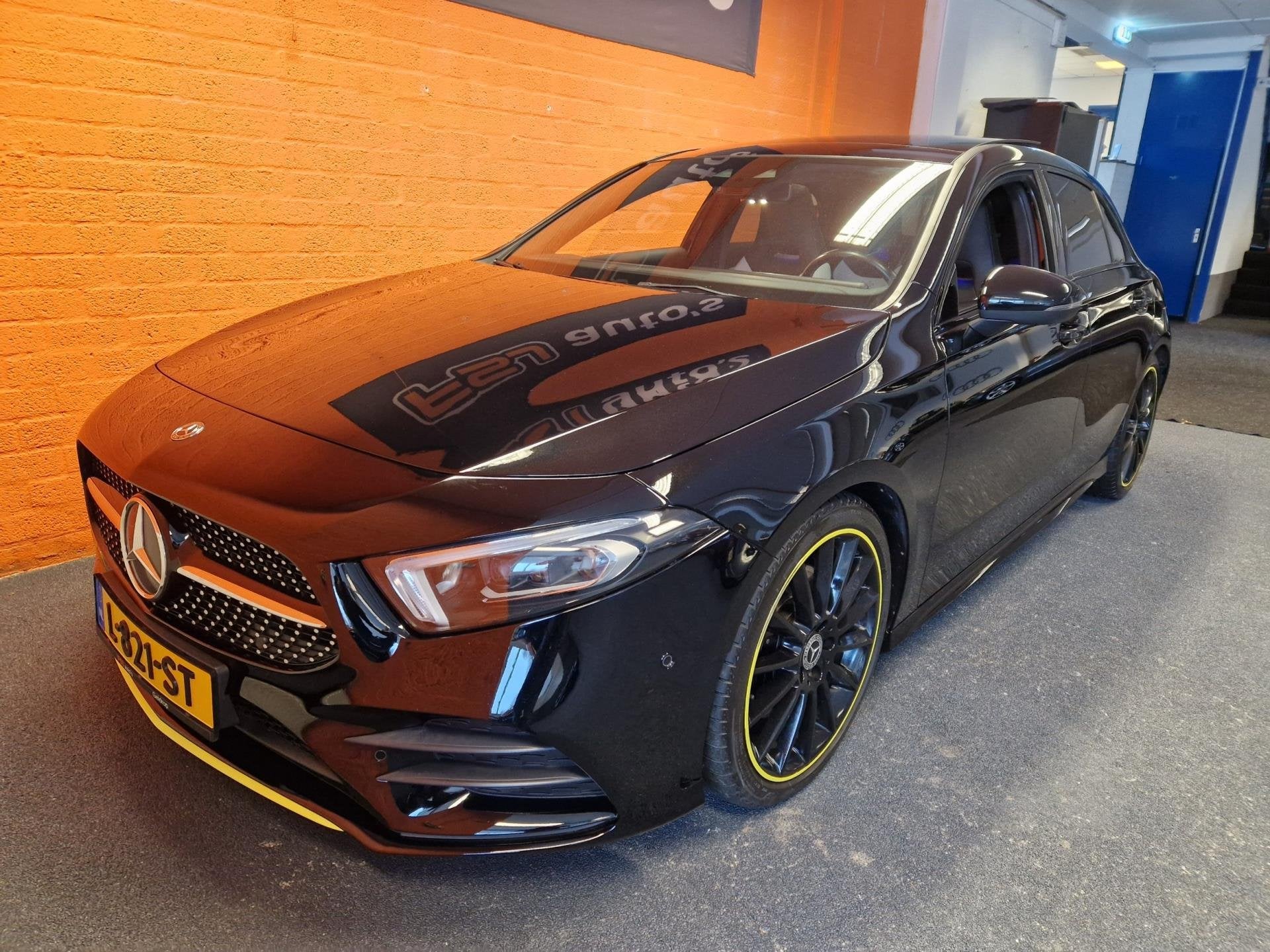 Mercedes-Benz A-klasse 220 / 4-MATIC / AMG-EDITION 1 / NIGHT, Automaat, 15 km/l, Zwart, Leder