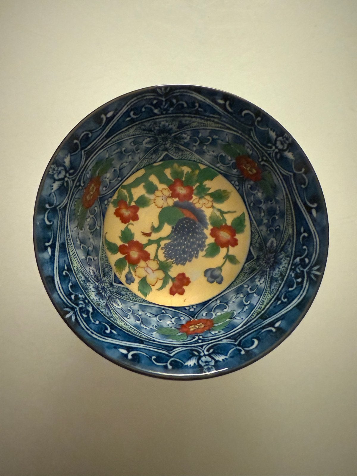 Antieke Japanse Imari Kom met Pauw en Bloemen, Antiek en Kunst, Ophalen of Verzenden
