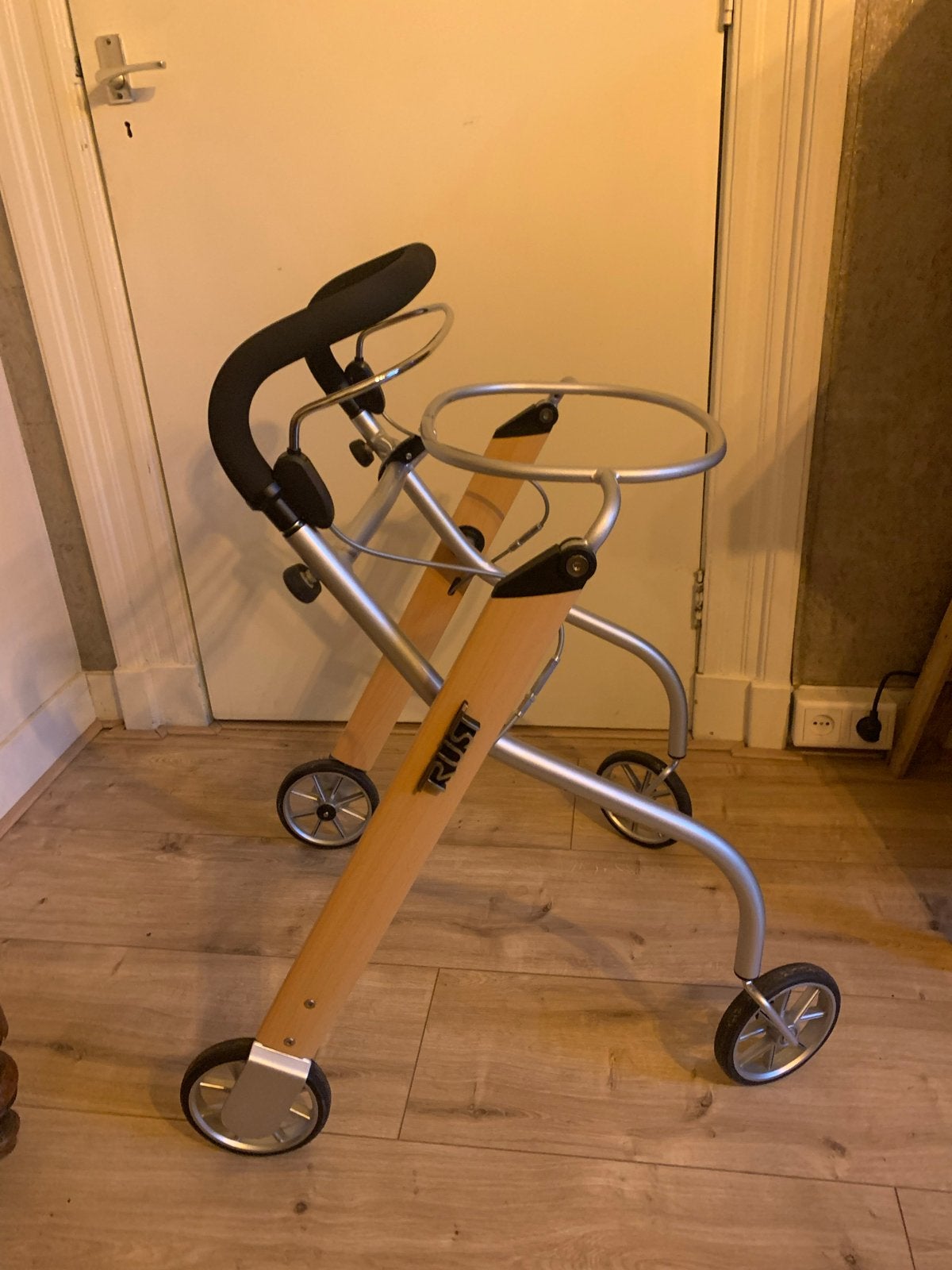 Trust Rollator lichtgewicht eenhandig te bedienen, Ophalen, Lichtgewicht, Zo goed als nieuw