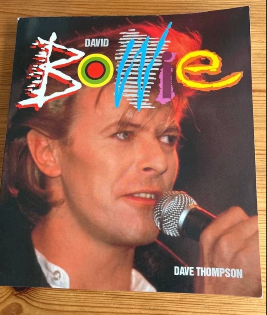 David Bowie Boek van Dave Thompson, Boeken, Muziek, Ophalen of Verzenden, Zo goed als nieuw, Artiest