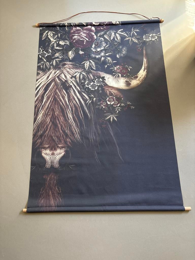 Wandkleed Schotse Hooglander met bloemen, Huis en Inrichting, Woonaccessoires | Wanddecoraties, 90 cm, Meerkleurig, Ophalen of Verzenden