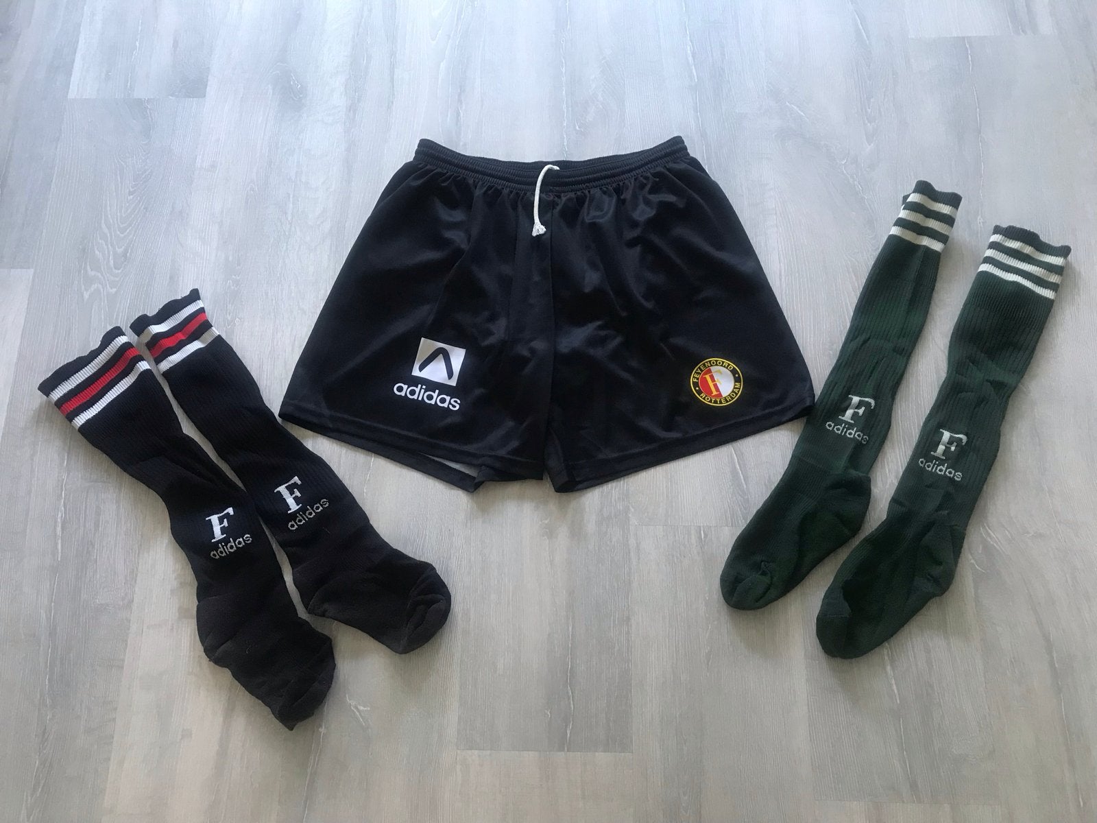 Feyenoord voetbalset: broekje en sokken (Adidas), Sport en Fitness, Maat XL, Ophalen of Verzenden, Gebruikt, Set