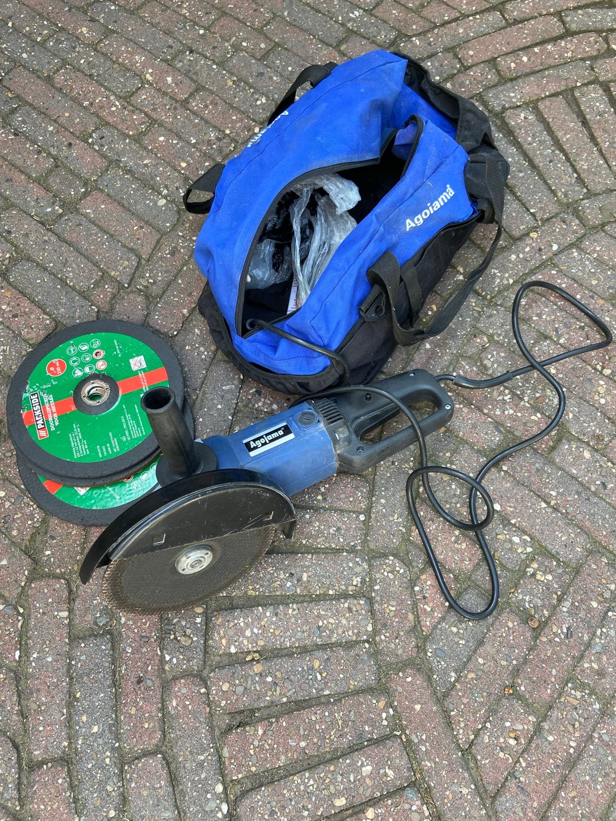 Agoiama Haakse Slijpmachine met Schijven en Tas, Ophalen, Gebruikt, Minder dan 700 watt, Haakse handslijpmachine