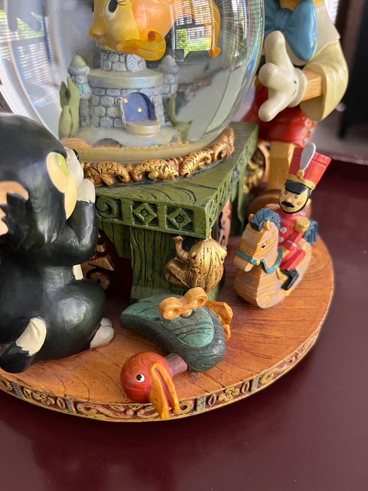 Disney snowglobe Pinocchio, Ophalen, Peter Pan of Pinokkio, Zo goed als nieuw, Beeldje of Figuurtje