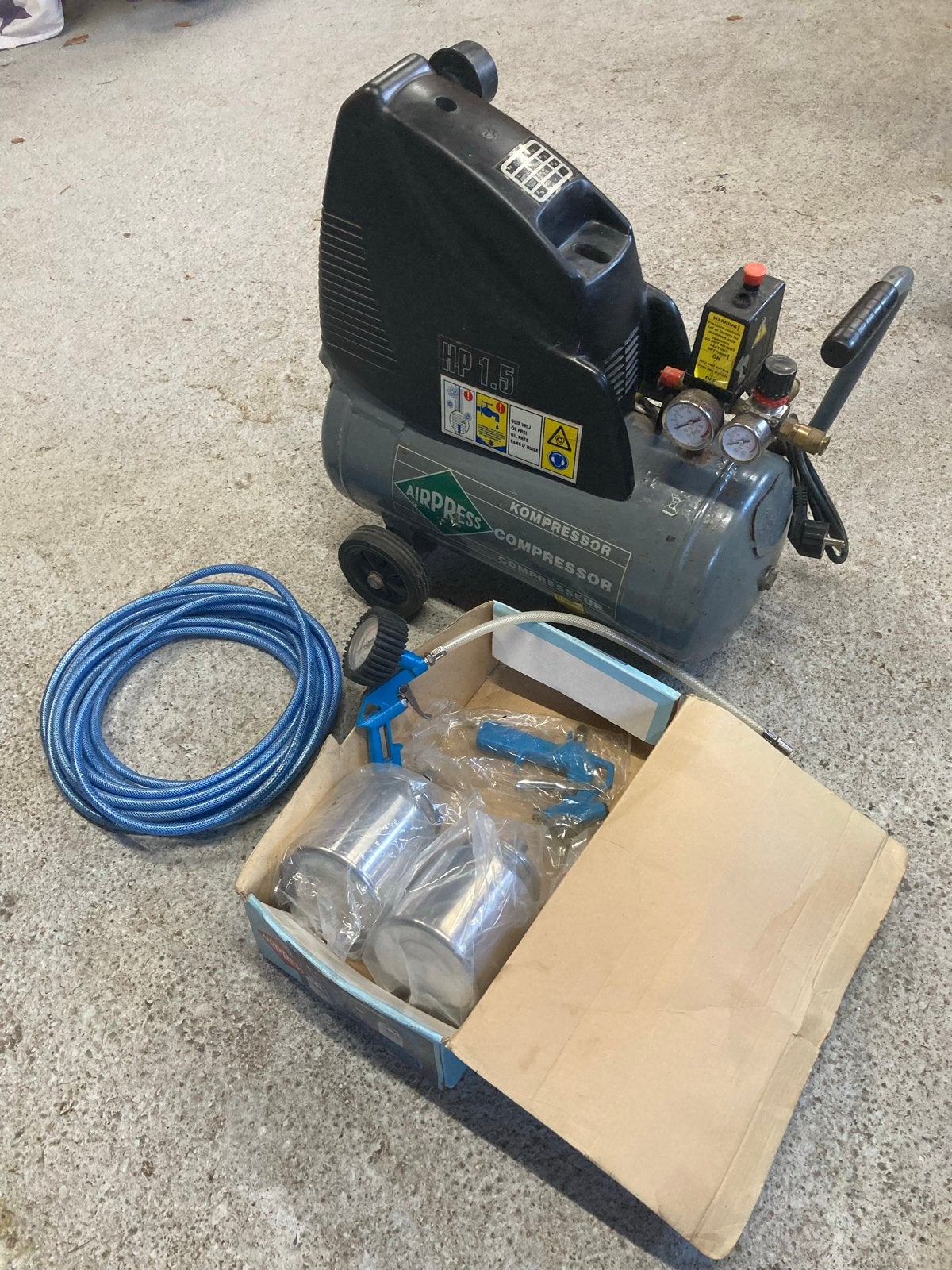 Airpress Compressor HP 1.5, slang, verfspuitset, bandenpomp, Doe-het-zelf en Verbouw, Ophalen, Gebruikt, 6 tot 10 bar, Minder dan 200 liter/min