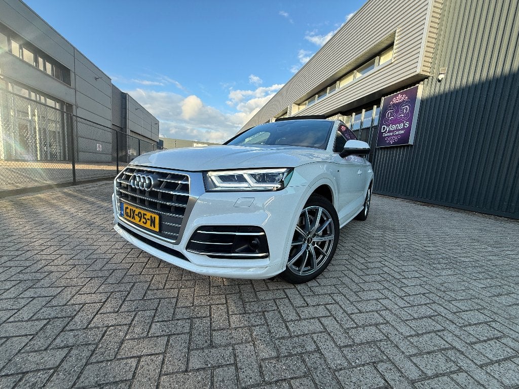 Audi Q5 50 TFSIe quattro Sline Pano Luchtvering B&O Alcantra, Automaat, 2005 kg, 1750 kg, 4 cilinders
