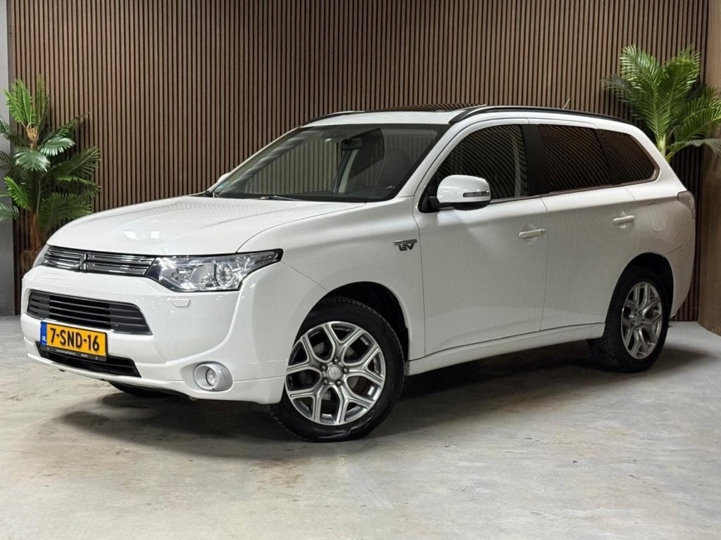 Mitsubishi Outlander 2.0 PHEV Instyle (bj 2013, automaat), Auto's, 4 cilinders, Wit, Hybride Elektrisch/Benzine, SUV of Terreinwagen