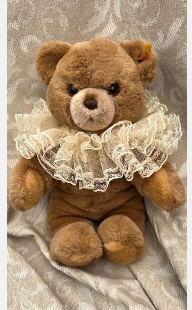 Steiff grote beer 35 cm hoog met mooie kanten kraag, Verzamelen, Beren en Cherished Teddies, Overige merken, Stoffen beer, Ophalen of Verzenden
