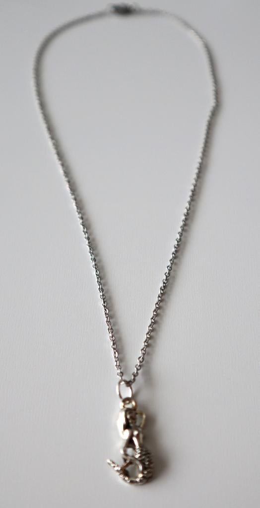 Fijne zilverkleurige ketting met een zeemeermin, Nieuw, Ophalen of Verzenden, Zilver, Overige materialen