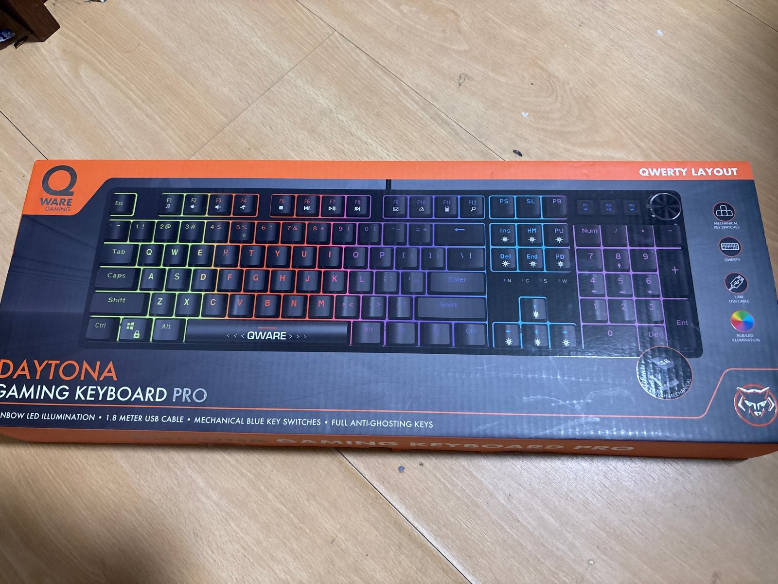 Qware Daytona Gaming Toetsenbord Pro - RGB & Multifunctionel, Gaming toetsenbord, Ophalen of Verzenden, Zo goed als nieuw, Qwerty