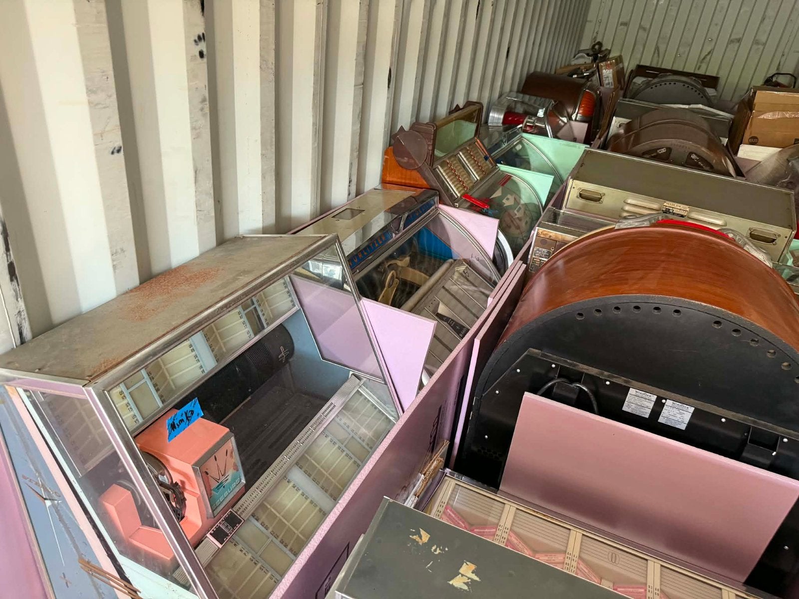 As Vrijdag binnen: Spectaculaire container met 45 jukeboxen!, Ophalen, 1950 tot 1960, Zo goed als nieuw, Info@originaljukeboxcompany.nl