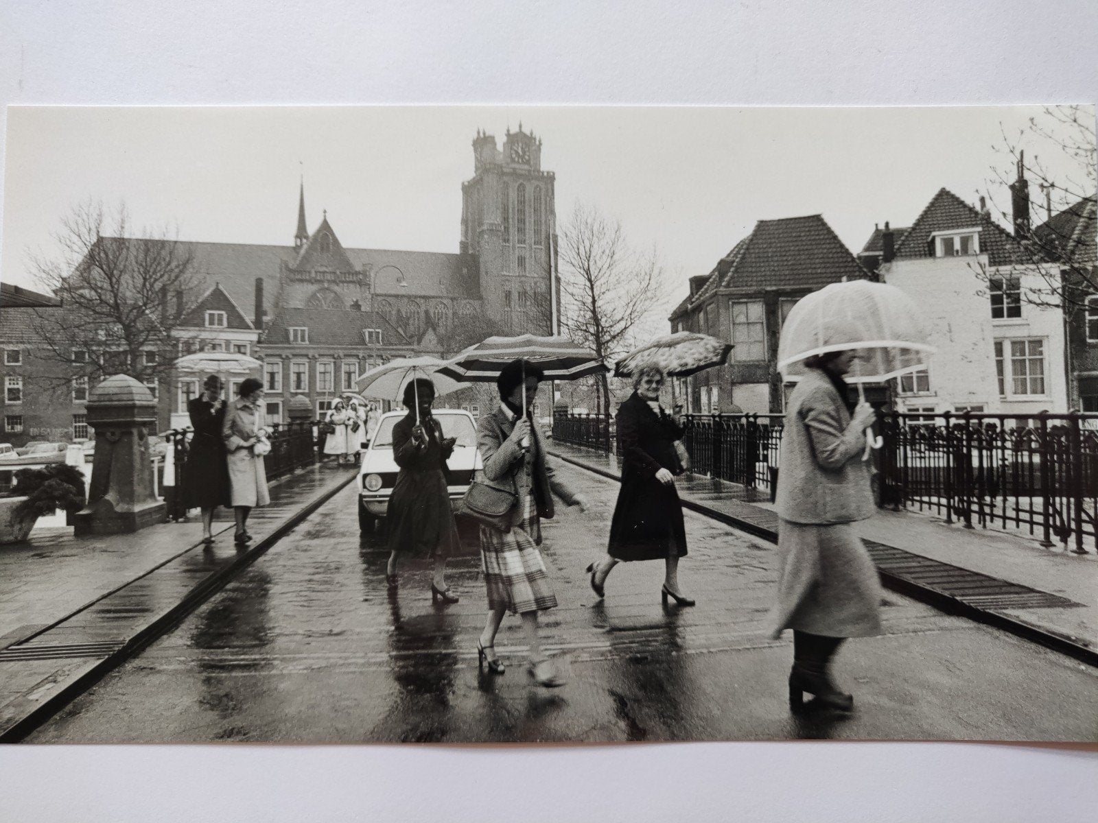 B500 Dordt Engelenburgerbrug Regen 23x13 cm, Verzamelen, Foto's en Prenten, Gebruikt, Overige onderwerpen, Voor 1940, Ophalen of Verzenden