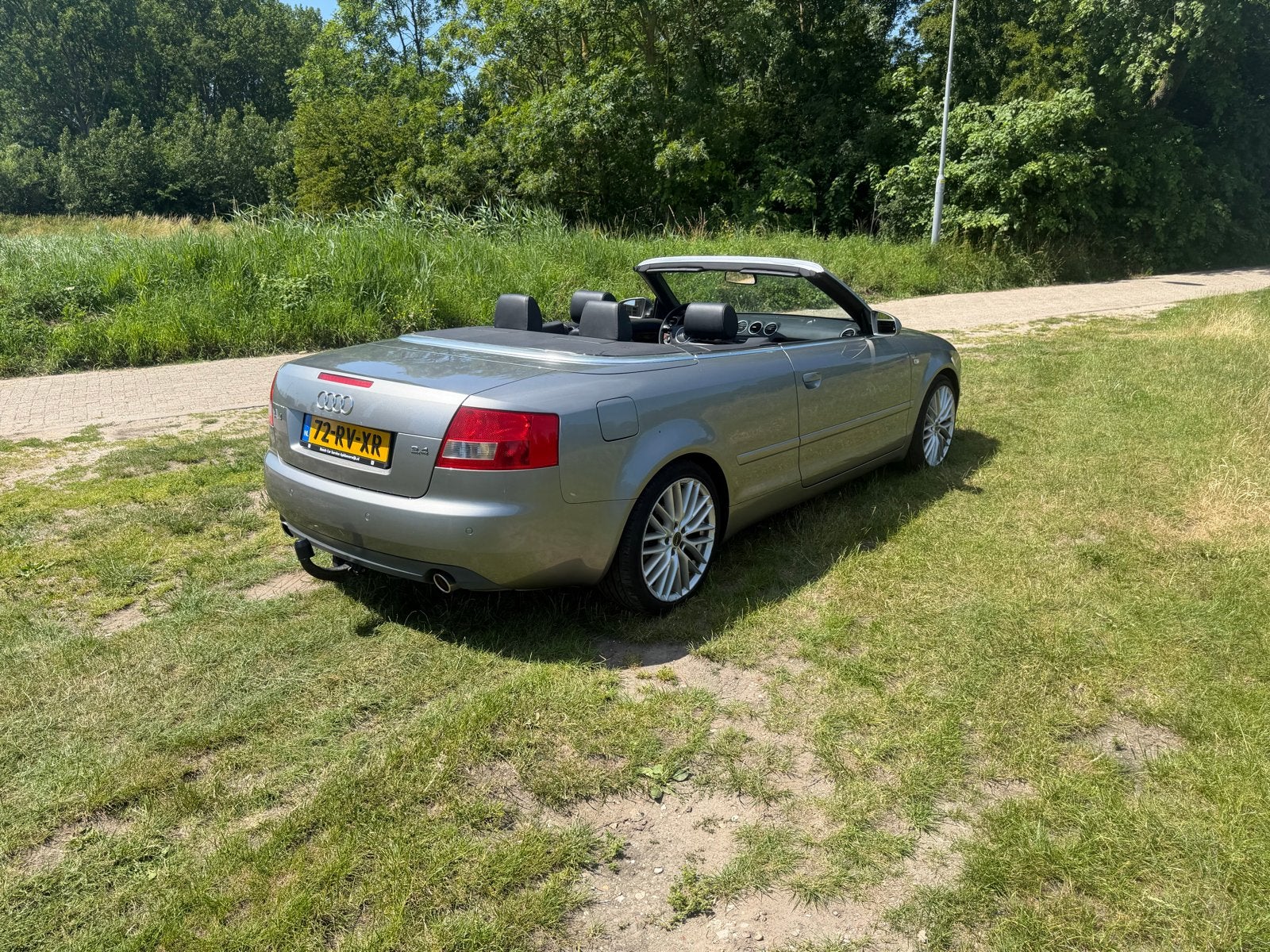 Audi A4 2.4 V6 125KW Cabrio AUT 2005 Grijs, Auto's, Audi, Zwart, Cabriolet, 4 stoelen, A4