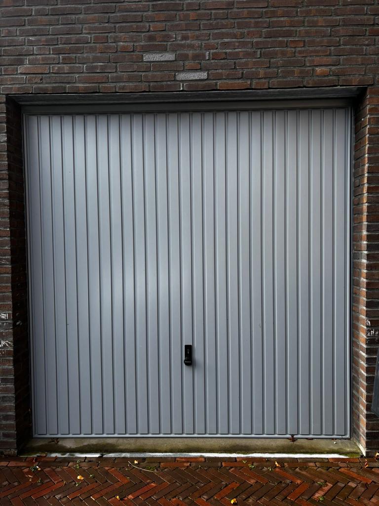 Hormann Garagedeur N80 - Zo goed als nieuw    (2023), Doe-het-zelf en Verbouw, Deuren en Horren, Ophalen, Garagedeur, Zo goed als nieuw