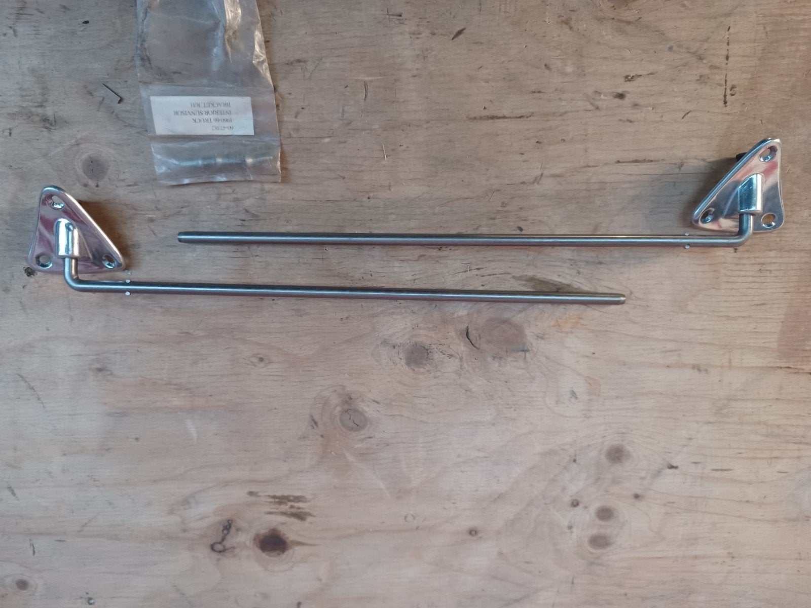 Chevrolet zonneklep houders 1960 / 1966, Ophalen