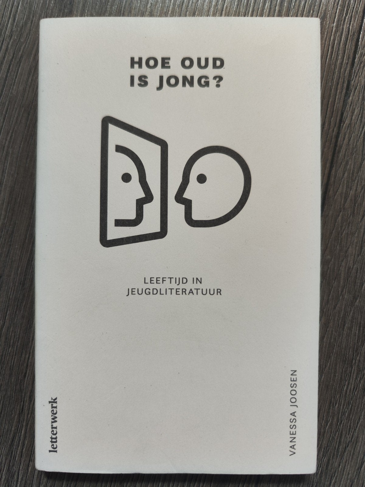 Hoe oud is jong? – Vanessa Joosen, Ophalen of Verzenden, Zo goed als nieuw, Vanessa Joosen