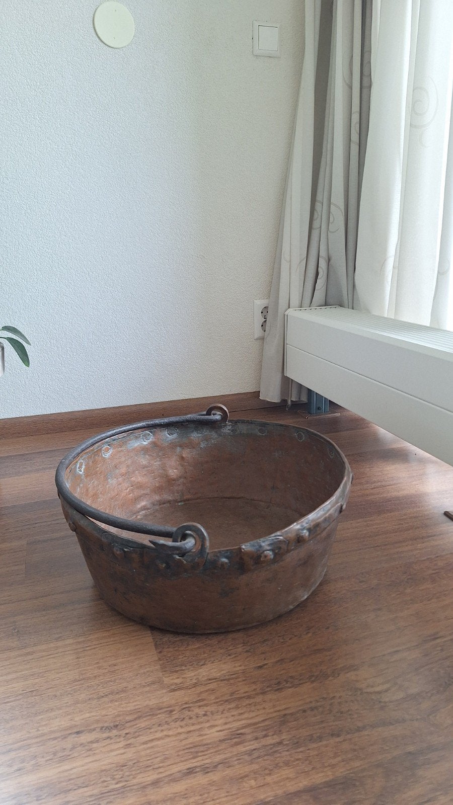 Antieke Koperen Bak met Handvat - Decoratief en Robuust, Ophalen