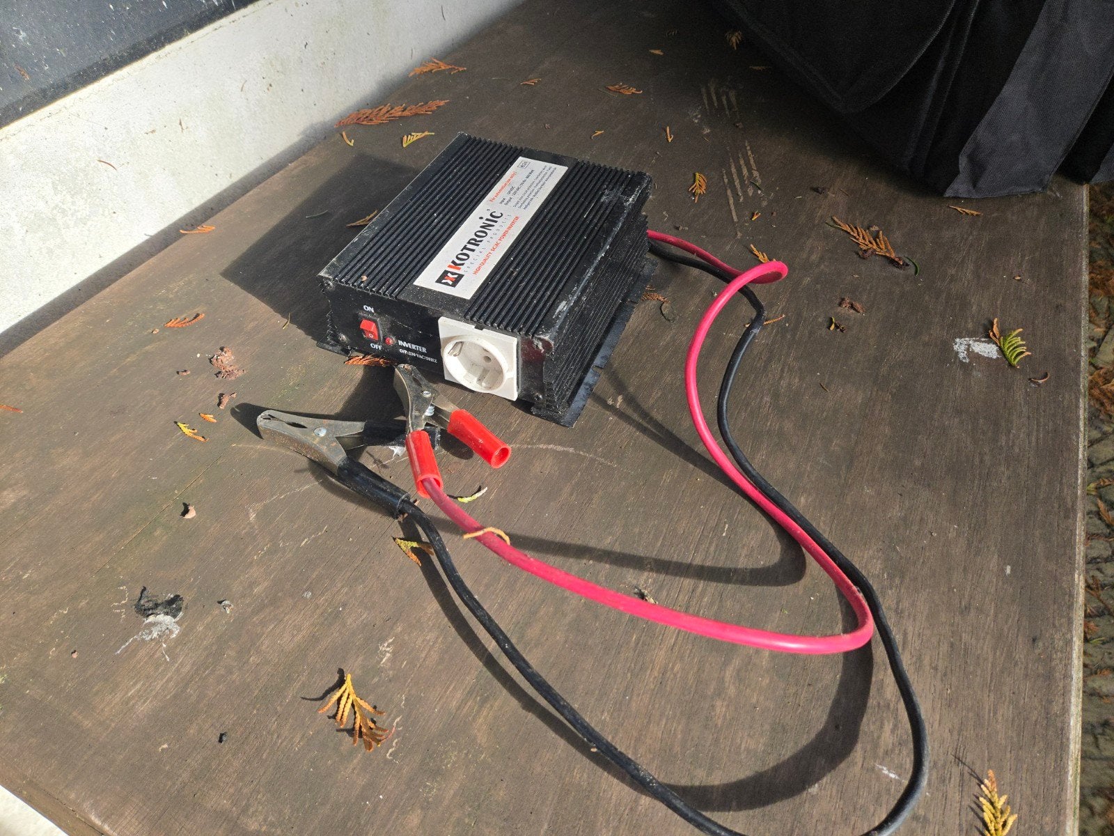 Kotronic 24V naar 220V Omvormer - 600 Watt, Ophalen, Gebruikt, Universele onderdelen