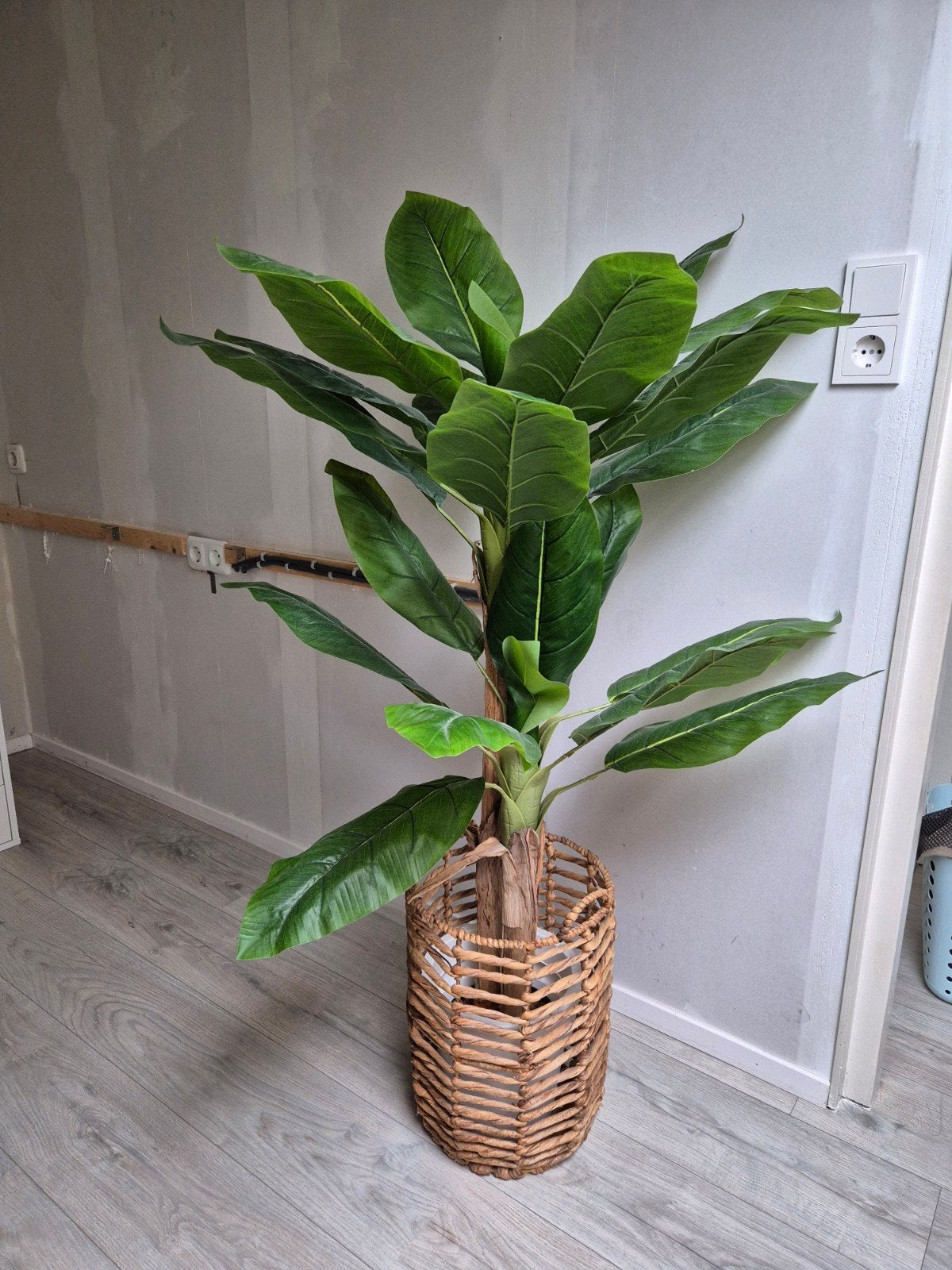 mooie grote bananenplant (nep) met mand, Ophalen, Zo goed als nieuw