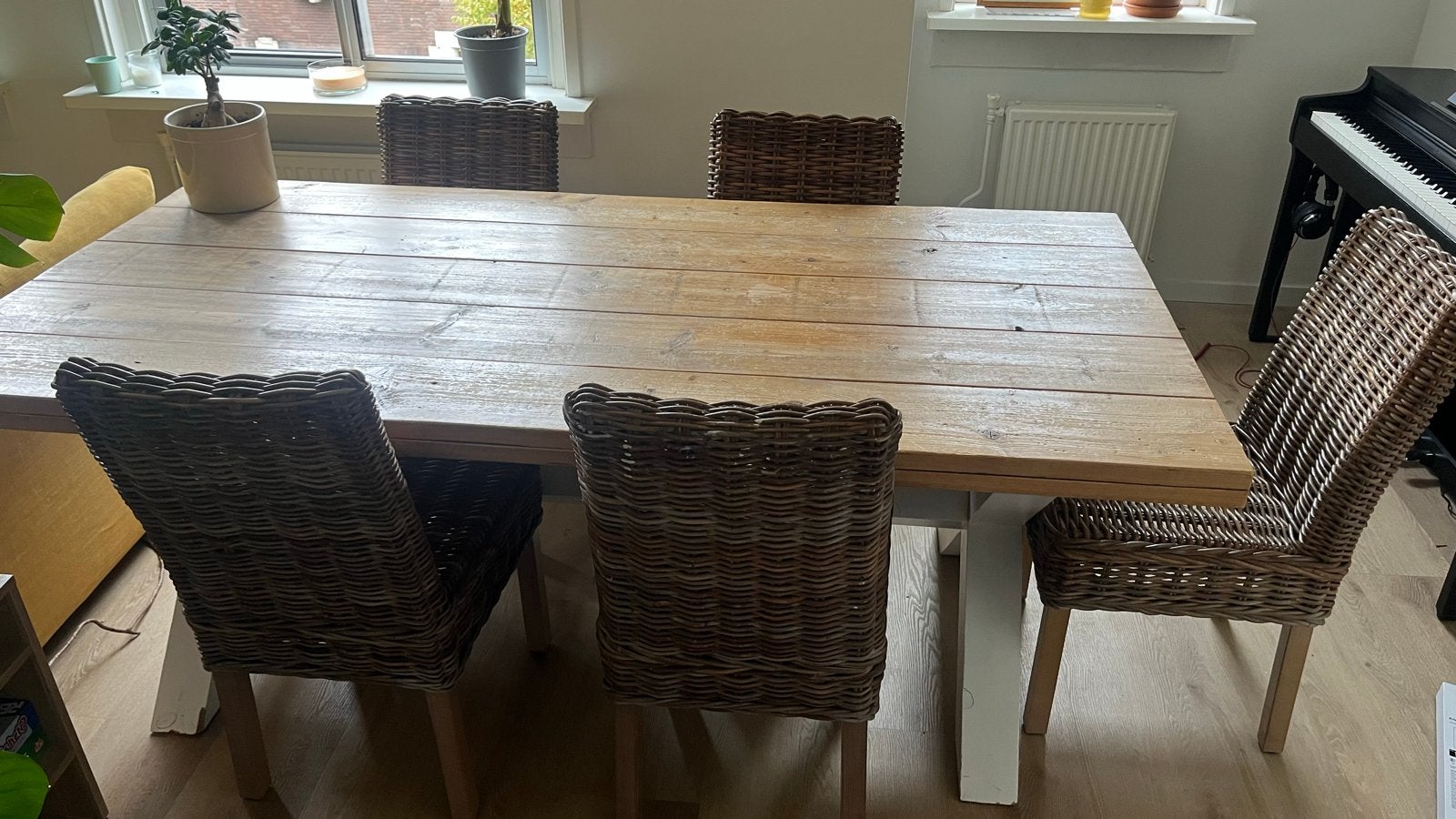 Wooden dining table (rattan chairs can be included), Ophalen, Gebruikt, 50 tot 100 cm, 150 tot 200 cm