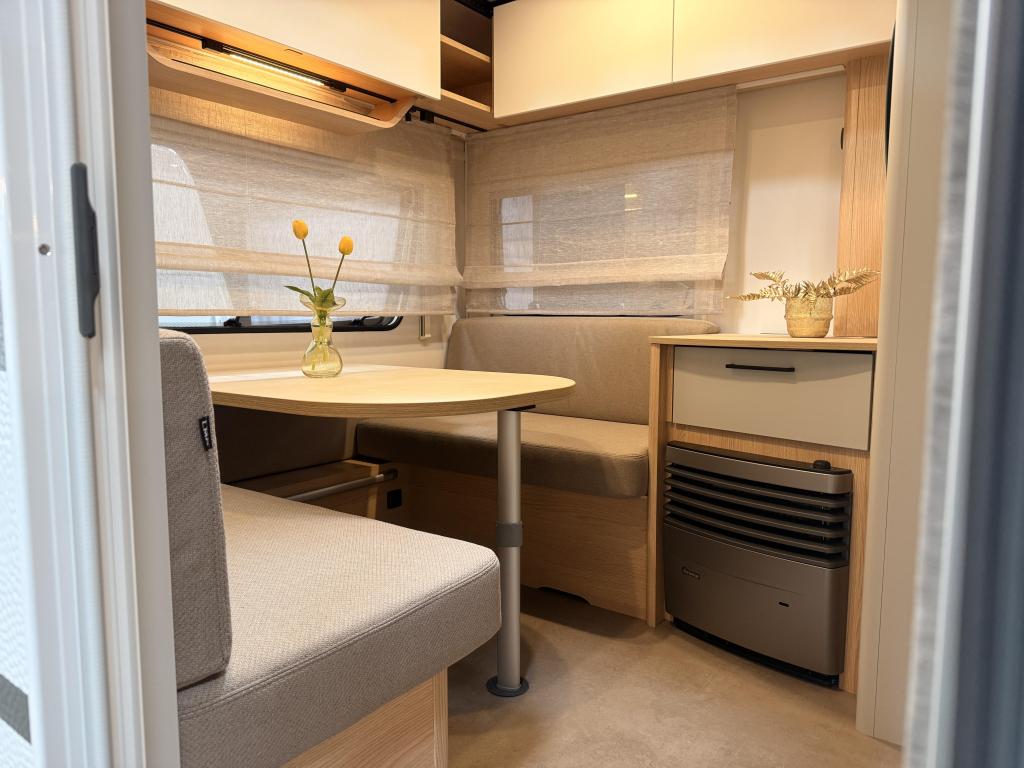 LMC Style 450 D Special edition verlichte luifellijst ((zond, Caravans en Kamperen, Bedrijf, Treinzit, Ringverwarming, 5 tot 6 meter
