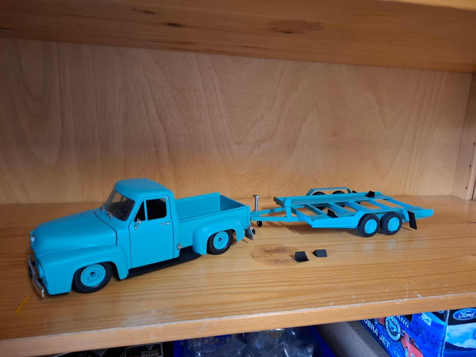 Yatming 1:18 ford f100 1953 met trailer in een mooie kleur, Ophalen of Verzenden