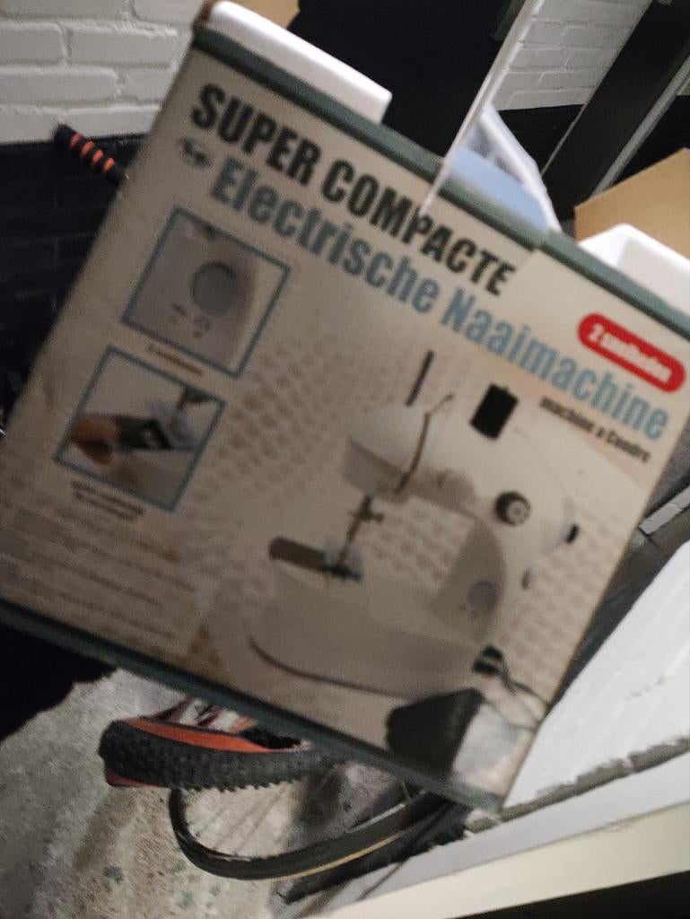 Super Compacte Elektrische Naaimachine, Hobby en Vrije tijd, Naaimachines en Toebehoren, Ophalen of Verzenden