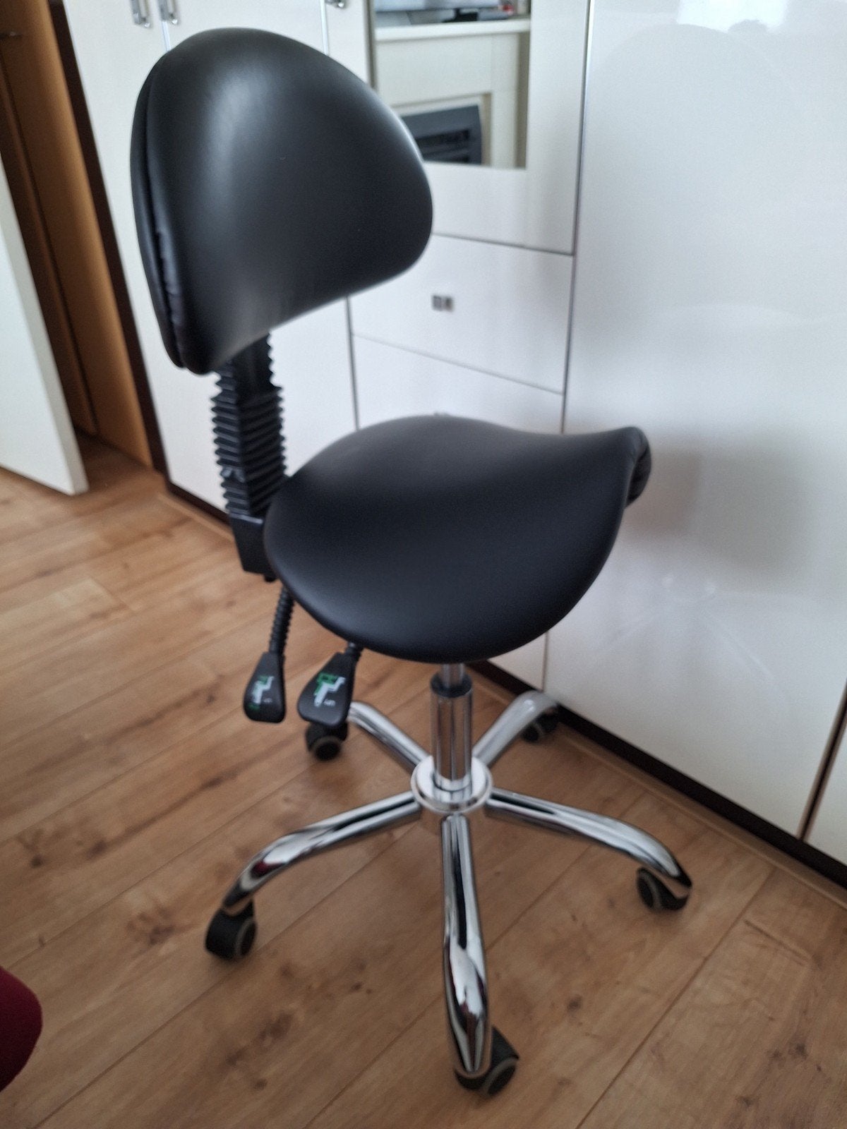 Ergonomische zadelkruk met rugleuning, Ophalen of Verzenden, Zwart, Bureaukruk