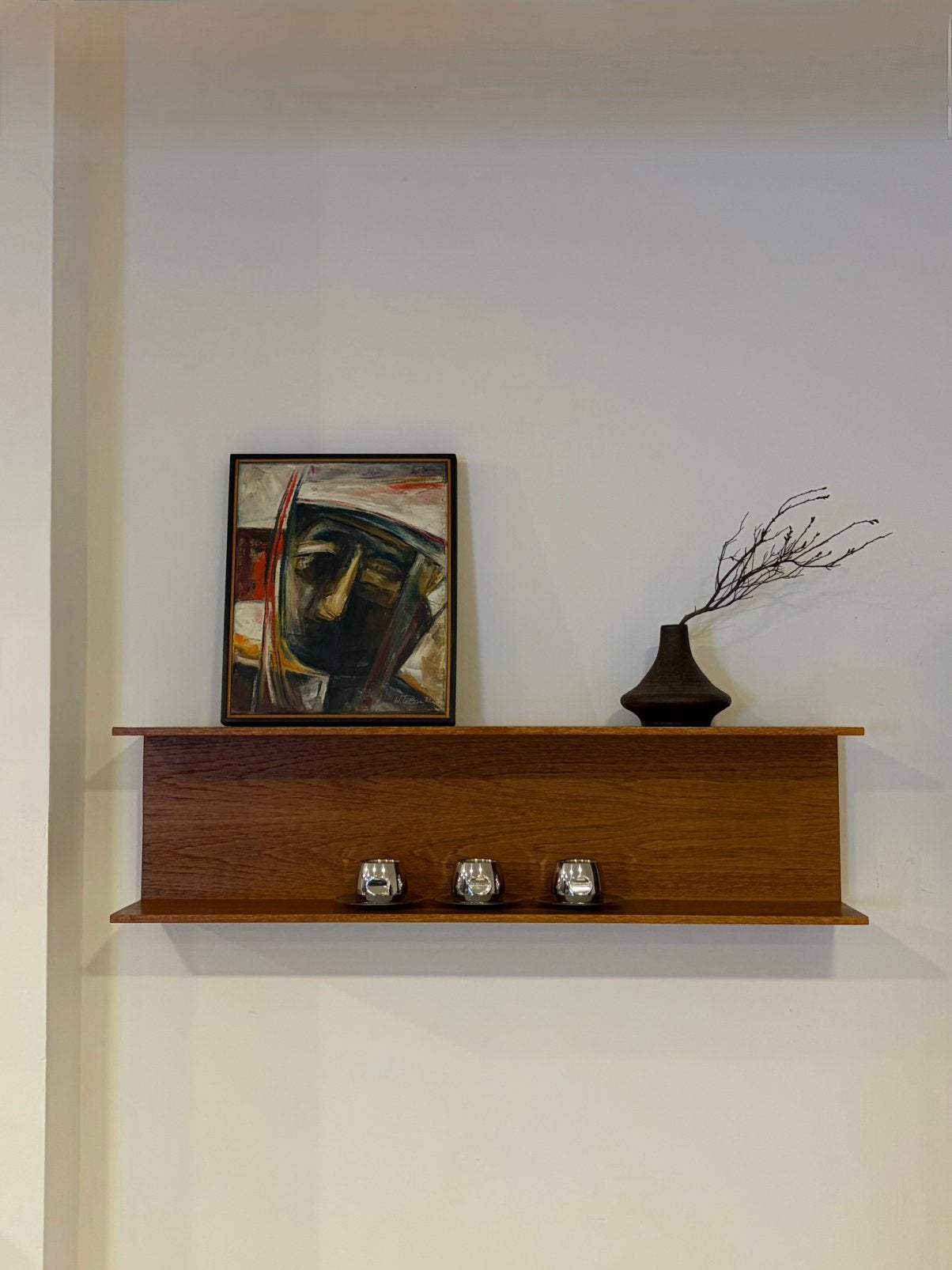 Minimalistische wandplank van Walter Wirz voor Wilhelm Renz, Zo goed als nieuw, ÅTMØS, Dorpstraat 63 Maasbree, Info@atmosvintagedesign.nl