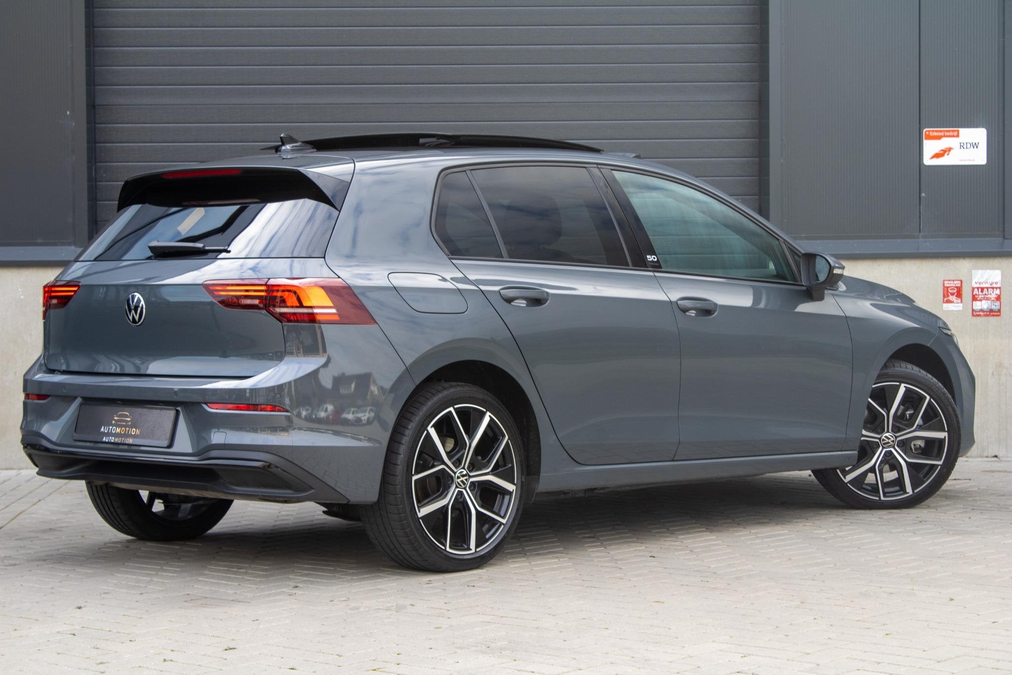Volkswagen Golf 1.5 eHybrid 50 Edition PANO CAMERA MASSAGE K, Dealer onderhouden, 4 cilinders, Met garantie (alle), 150 min