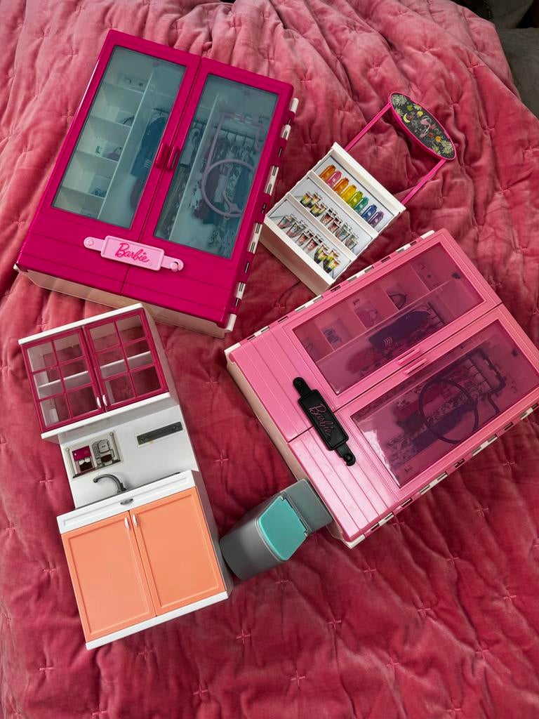 Barbie Speelset: Kledingkast, Keuken & Accessoires, Ophalen of Verzenden, Gebruikt, Meisje