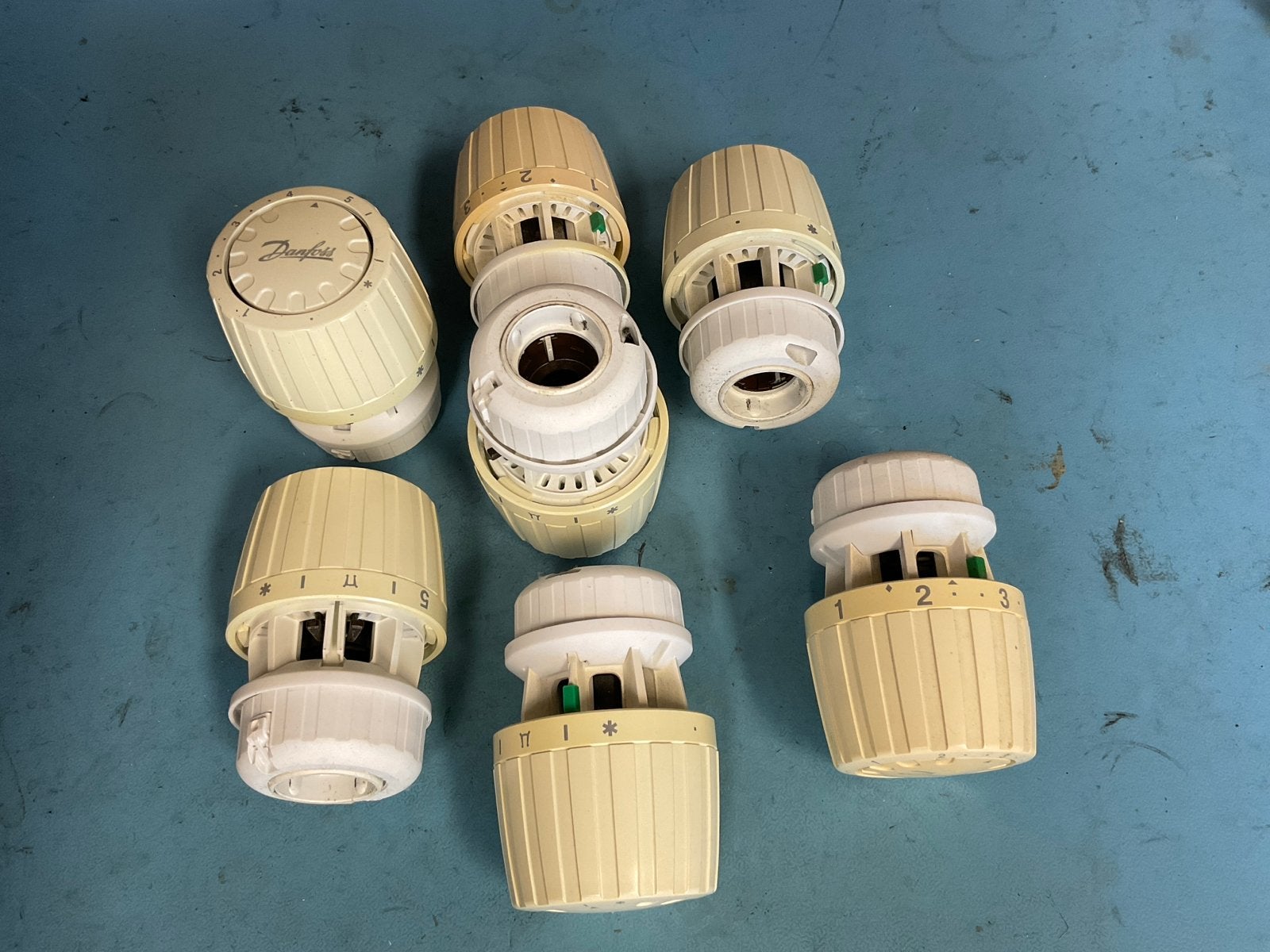Danfoss thermostaatknoppen - Set van 7, Verzenden, Gebruikt