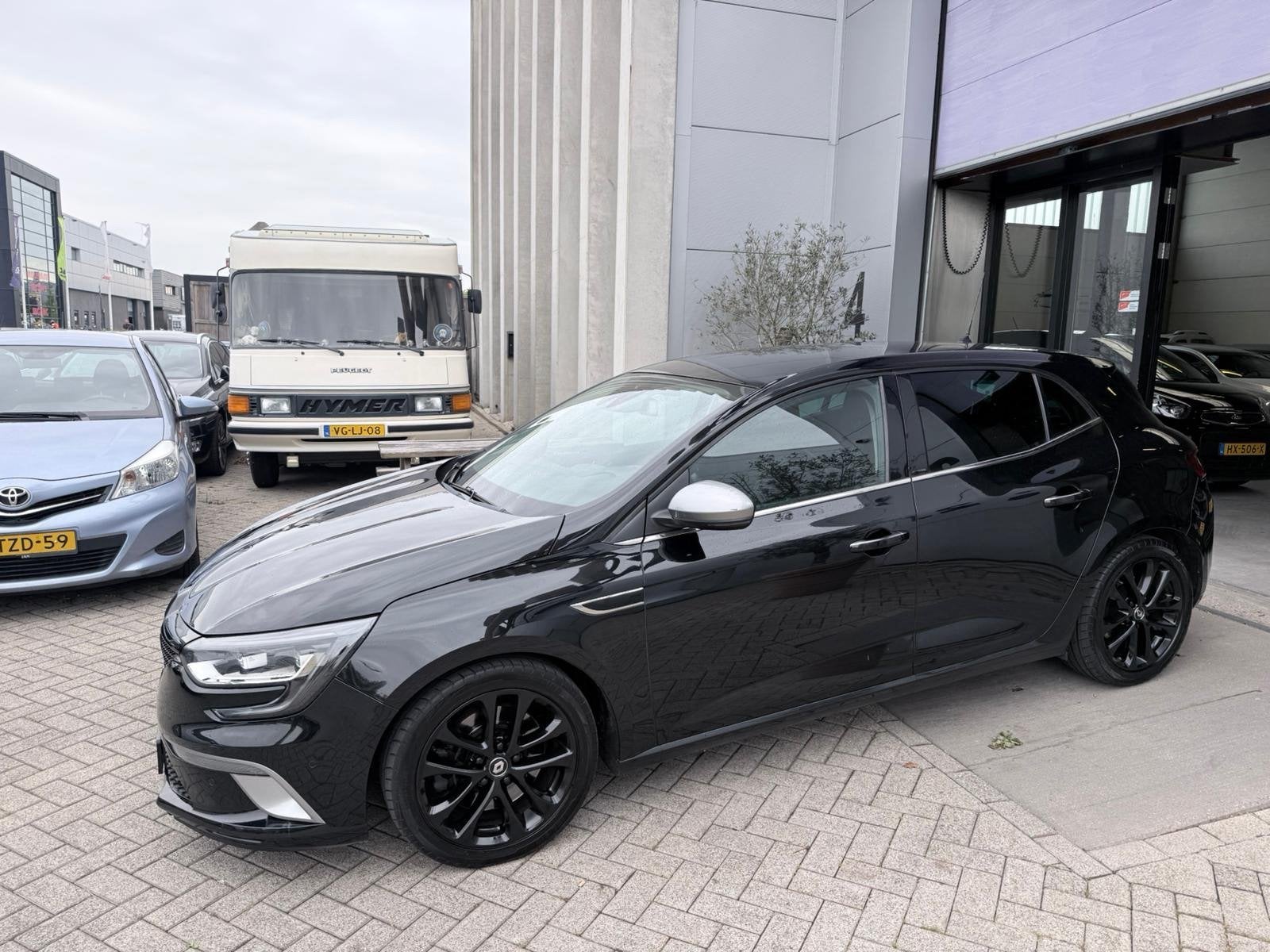 Renault Mégane 1.6 TCe GT 205PK! Automaat! BOSE! HUD! CAMER, Dealer onderhouden, Gebruikt, 4 cilinders, 1650 kg