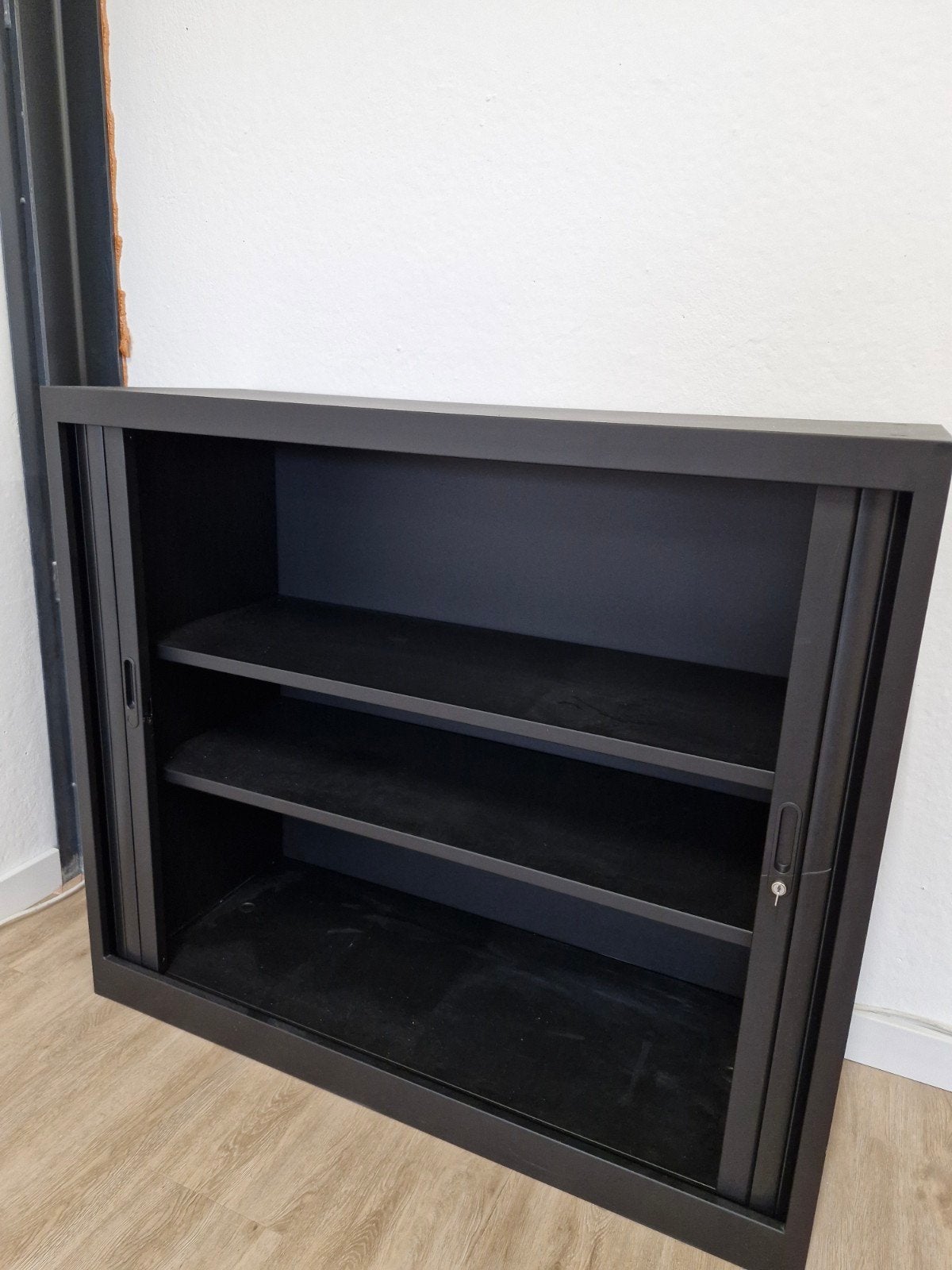 Metalen kast met schuifdeuren, Ophalen of Verzenden, Gebruikt
