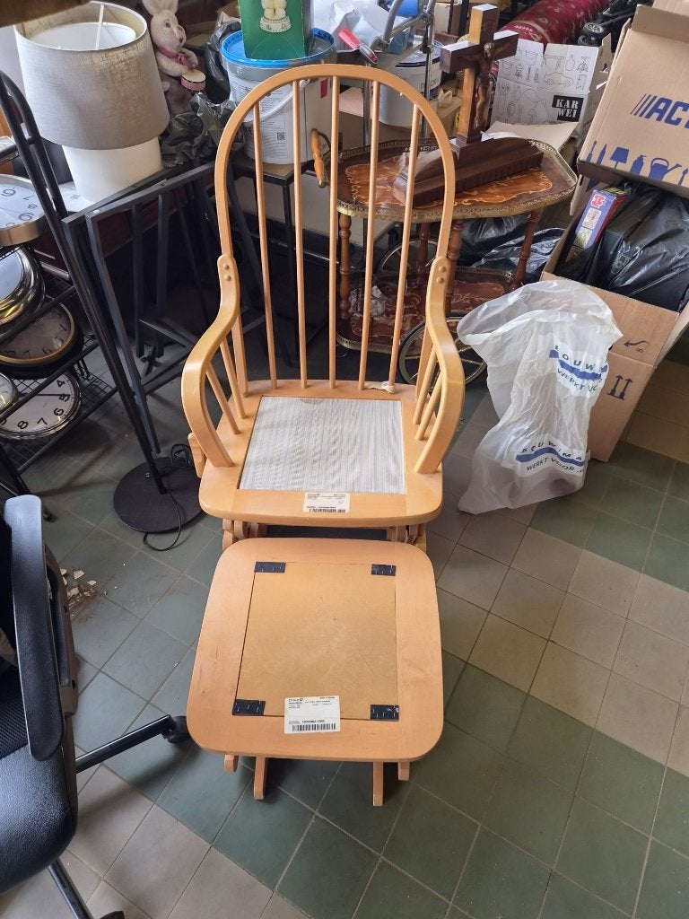 Dutailier houten schommelstoel glider met hocker  CS27227, Ophalen, Canadees, Gebruikt, Bruin