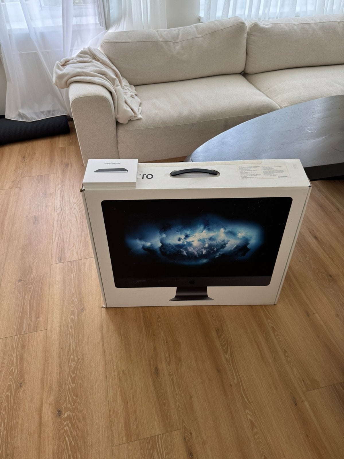 Foto 6 van Apple iMac Pro 27” 5K  1TB+ Magic Keyboard, Mouse & Trackpad