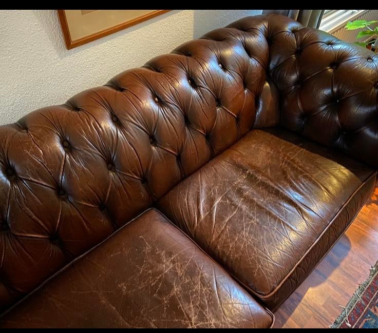 Karakteristieke Chesterfield bank, Huis en Inrichting, Ophalen, Gebruikt, Tweepersoons, 200 tot 250 cm