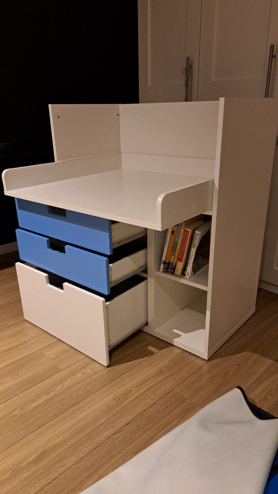 Smastad bureau commode, Huis en Inrichting, Slaapkamer | Complete slaapkamers, Ophalen, Zo goed als nieuw, Eenpersoons