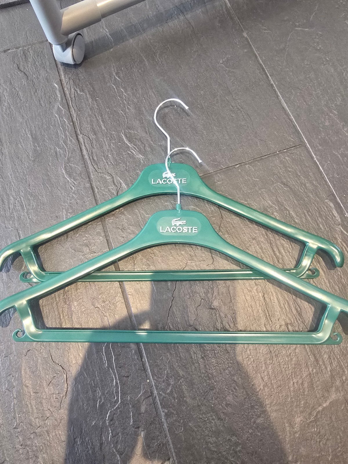 Lacoste kledinghangers - Set van 25 stuks, Ophalen of Verzenden, Gebruikt, Kunststof, Volwassenen