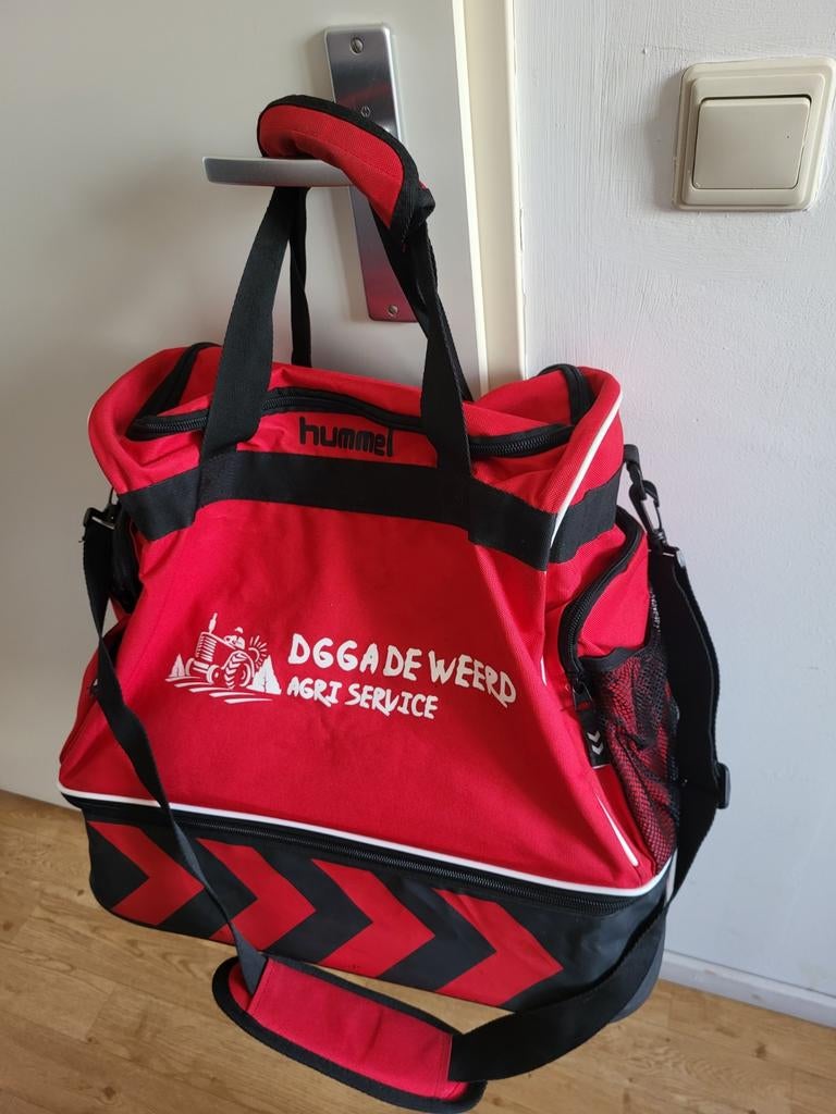 Hummel Pro Bag Supreme sporttas Rood met zwarte accenten, Sport en Fitness, Ophalen of Verzenden, Gebruikt