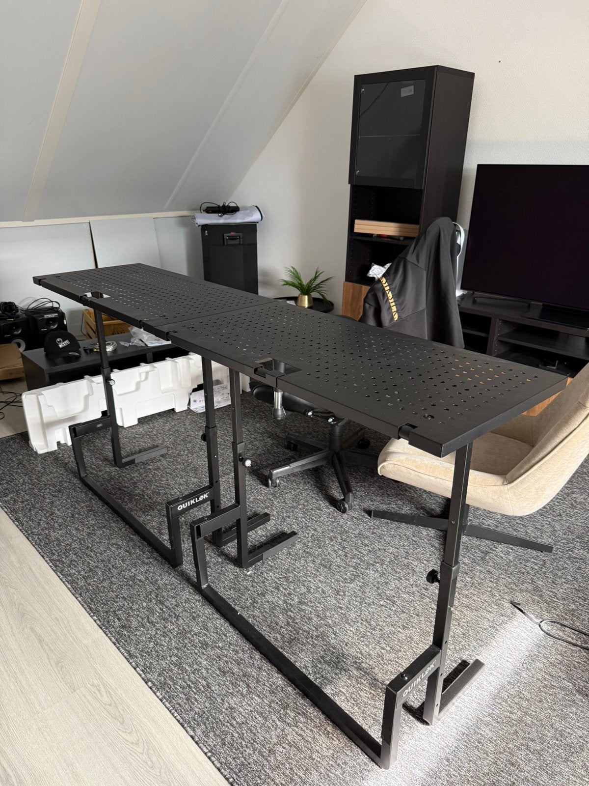 Te koop: 2x Quiklok DJ233 DJ-tafel / Performance Workstation, Muziek en Instrumenten, Dj-sets en Draaitafels, Ophalen, Zo goed als nieuw