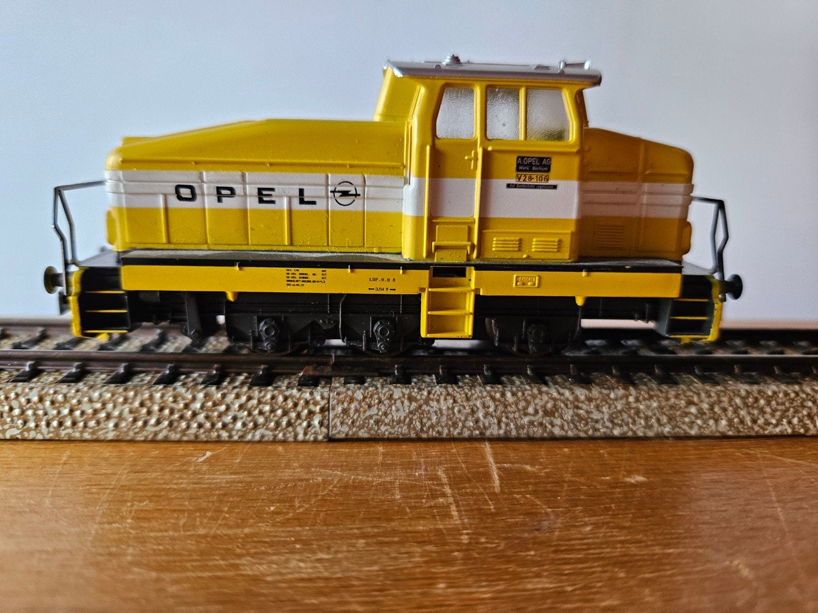 Märklin H0 Diesellocomotief V218 Opel geel/wit, Wisselstroom, Gebruikt, Locomotief, Ophalen of Verzenden