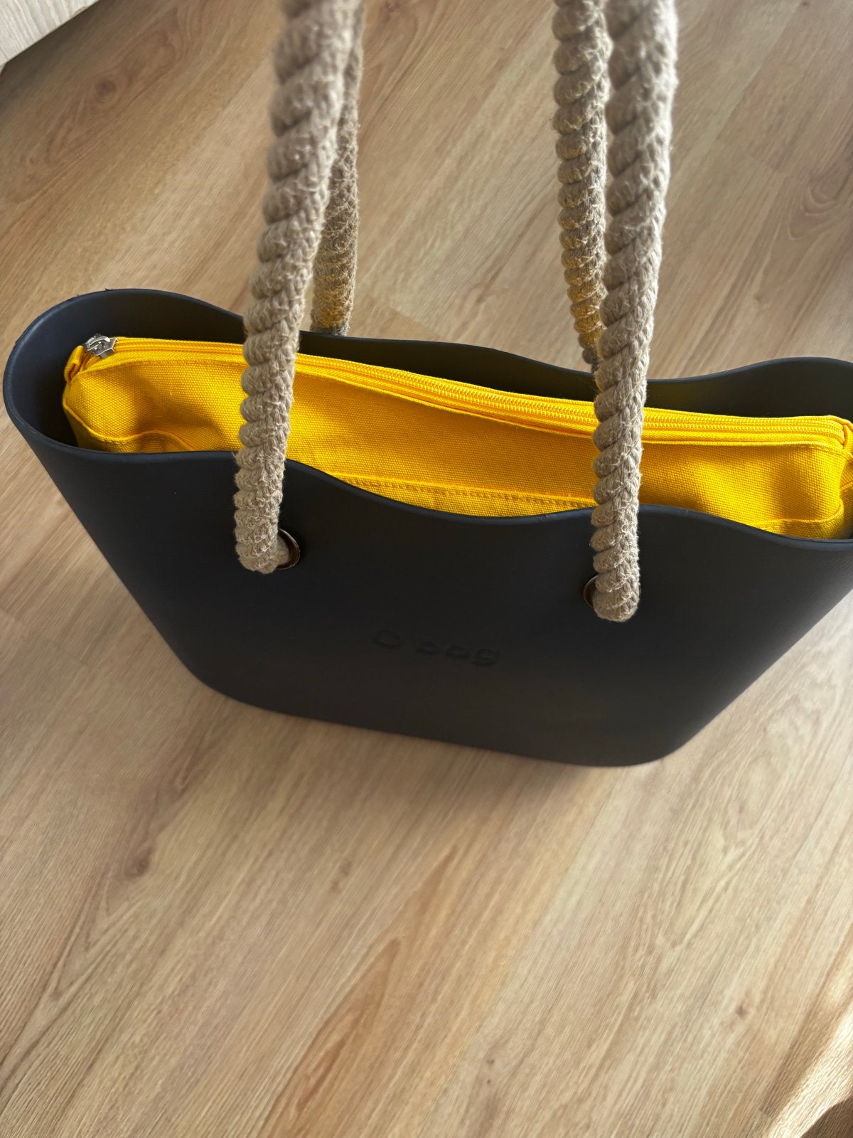 O Bag tas met geel binnenvak en touw handvatten, Ophalen of Verzenden, Gebruikt, Zwart, Handtas