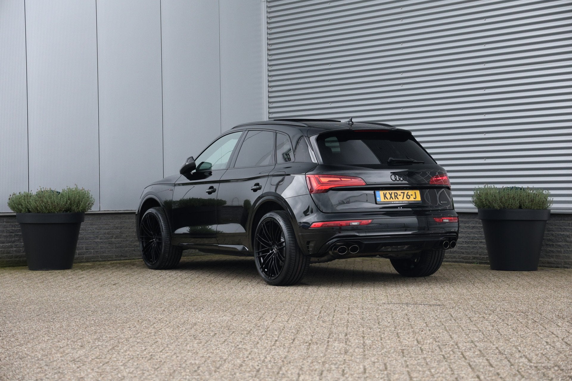 Foto 3 van Audi Q5 55 TFSI e Quattro 367pk S-Line Black Pano|Trekh|Carb