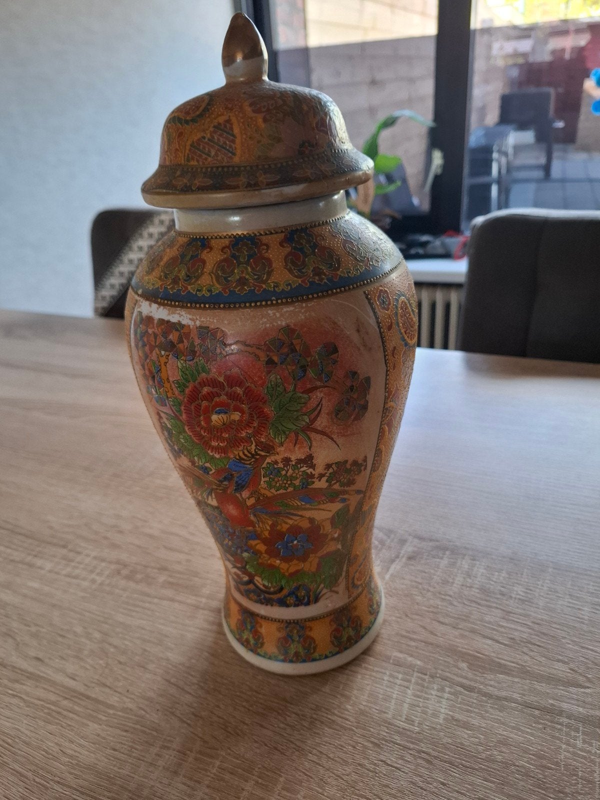 Decoratieve Chinese vaas met deksel, bloemen en vogels, Ophalen