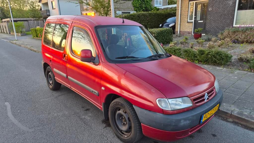 Citroën Berlingo 1.6 I 16V Multispace 2001 Rood, Auto's, Citroën, Voorwielaandrijving, 4 cilinders, 1137 kg, 49 €/maand