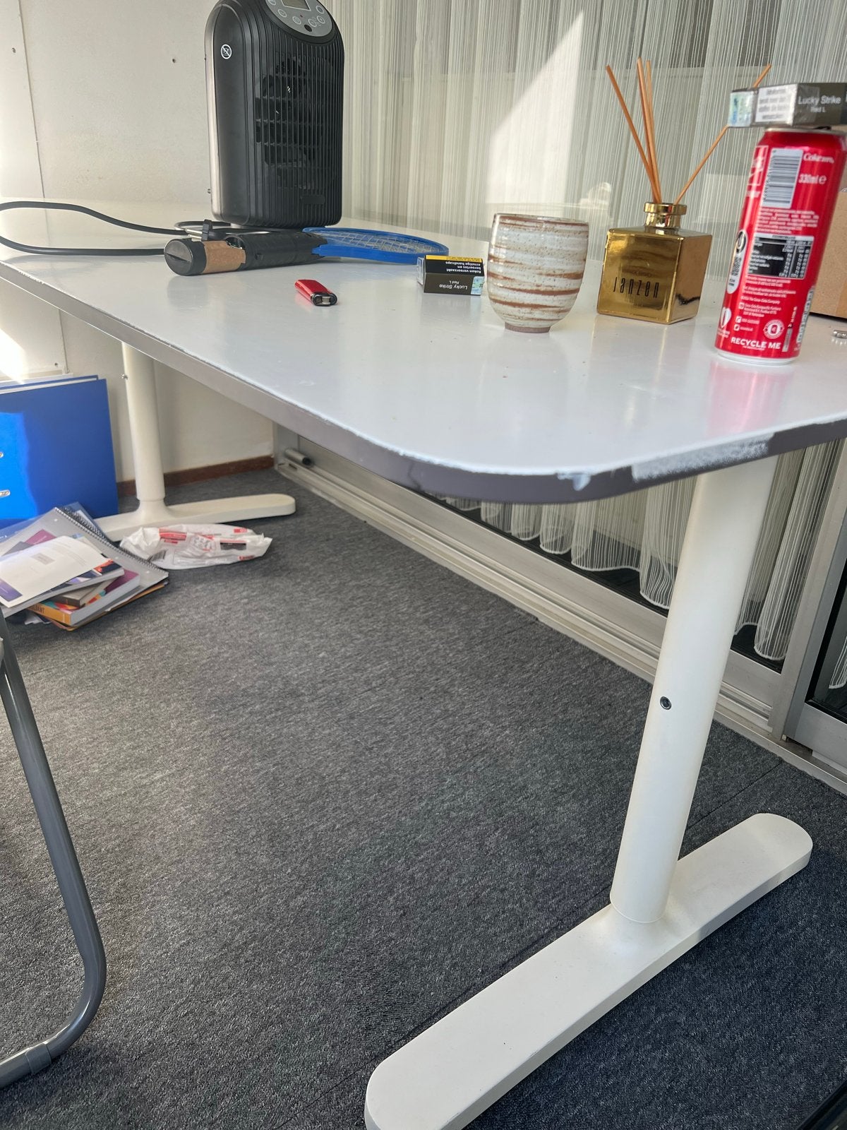 Wit IKEA bureau- GRATIS OPHALEN VOOR 1 November!, Huis en Inrichting, Ophalen, Gebruikt, Metaal, Computerbureau