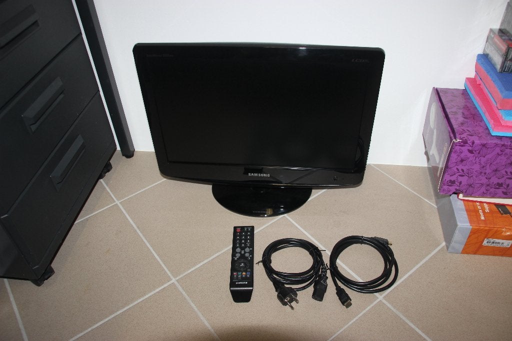 Samsung TV met afstandsbediening en kabels Met HDMI, Caravans en Kamperen, Ophalen of Verzenden, Gebruikt