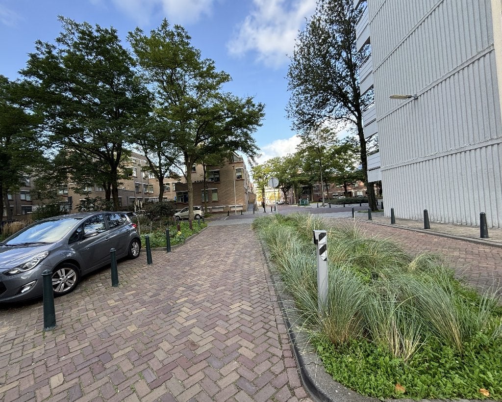Parkeerplaats te huur – Sirtemastraat 318, Huizen en Kamers, Den Haag